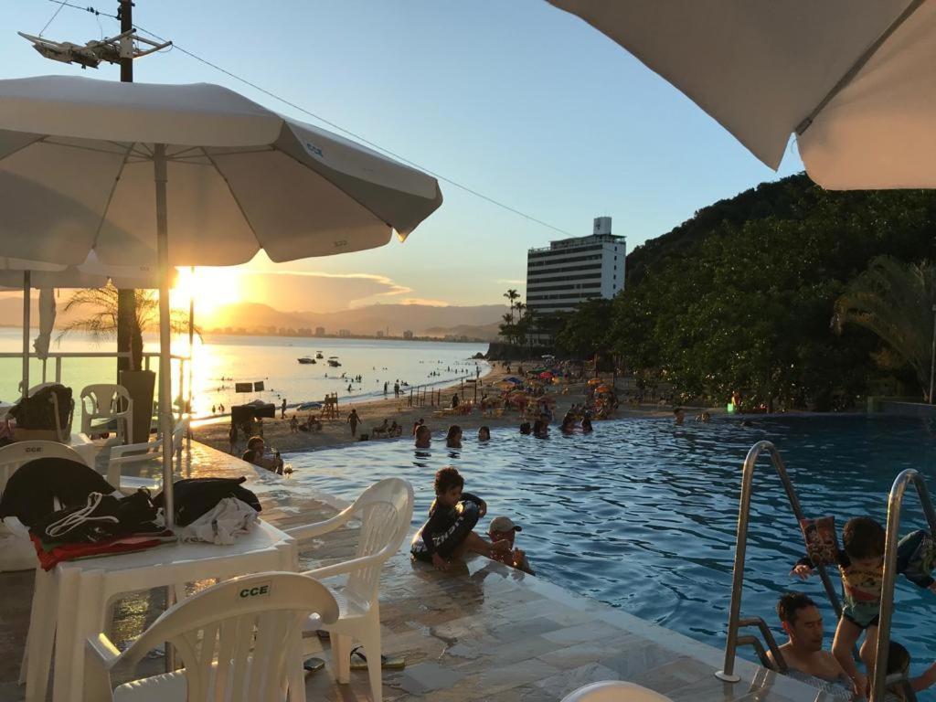 Apartamento Pe Na Areia Frente Para O Mar E Piscina Na Prainha كاراغواتاتوبا المظهر الخارجي الصورة